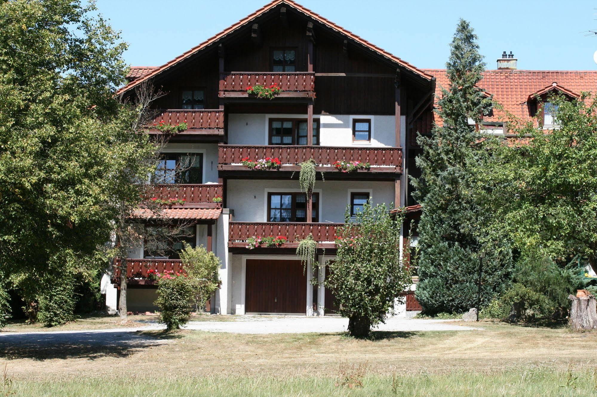Waldpension Jaegerstueberl Бад-Грисбах Экстерьер фото